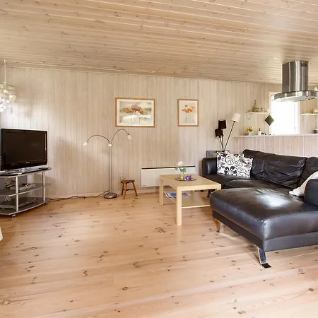 Three-bedroom Holiday In * Hals