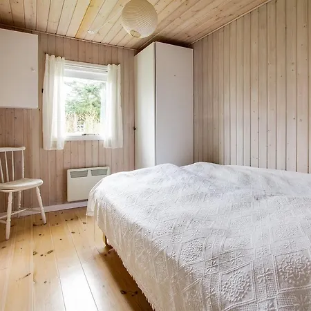 Three-bedroom Holiday In * Hals